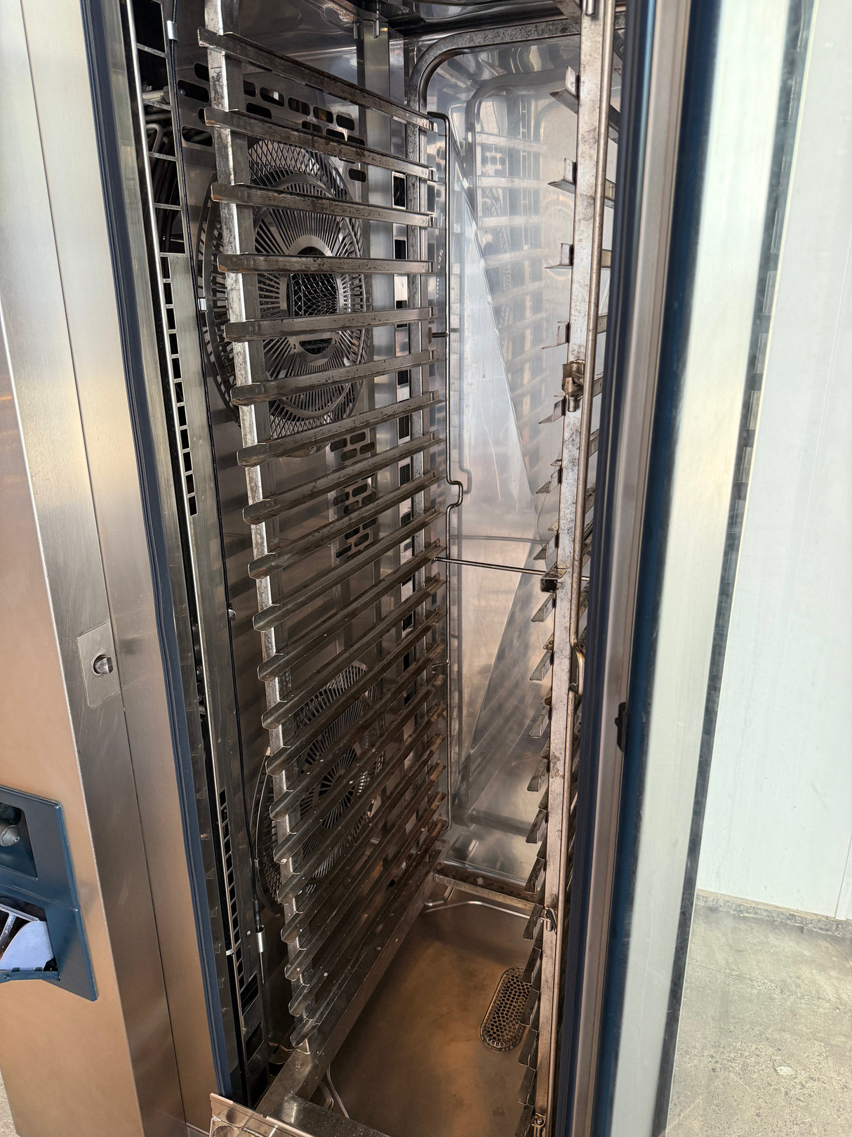 Rental Rational SCC White Efficiency 20 Grid Electric